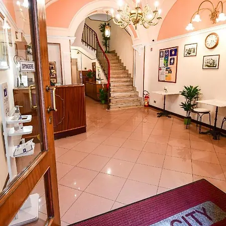 فندق Hotel City 2*