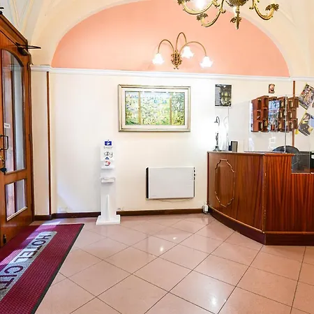 Hotel City فندق باري
