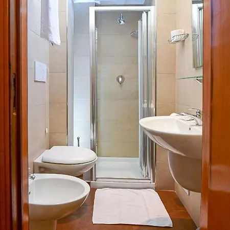 Hotel City فندق باري